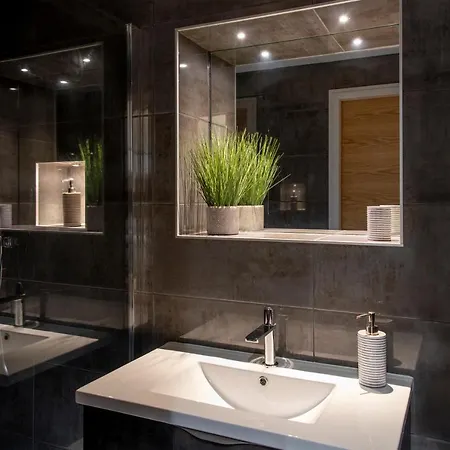 The Quadrant - The Garret Apartment York