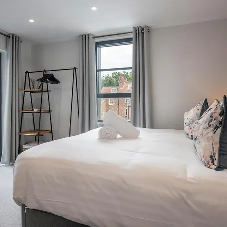 The Quadrant - The Garret Apartment