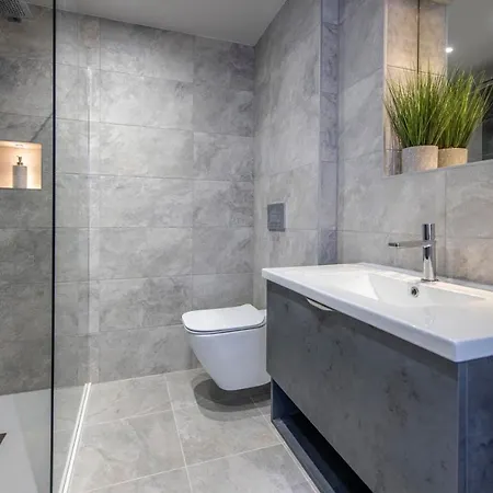 The Quadrant - The Garret Apartment York