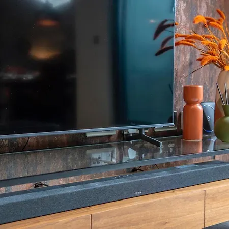 The Quadrant - The Garret Apartment *